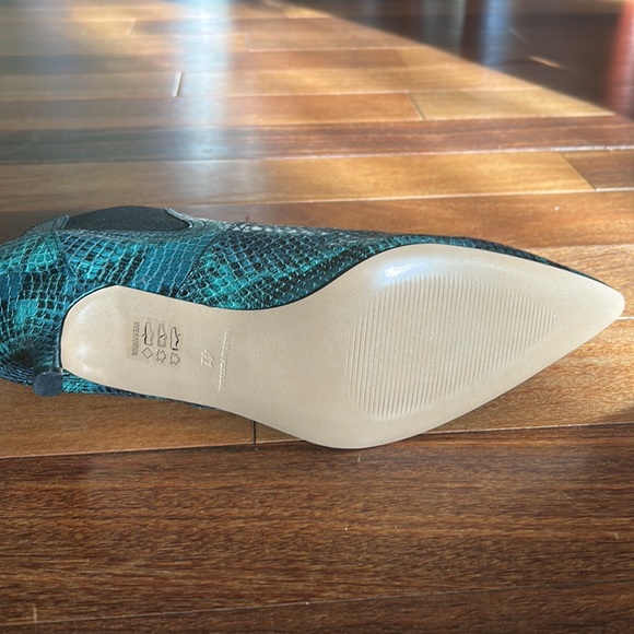 Snake print kitten heel bootie - Picture 6 of 6